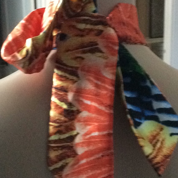 Backless beauty - Picture 3 of 5